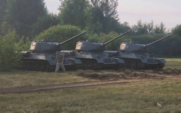 Минобороны России предоставило слёту 3 танка Т-34-85